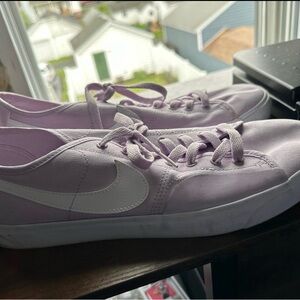 Nike Women's Light Purple Sneakers